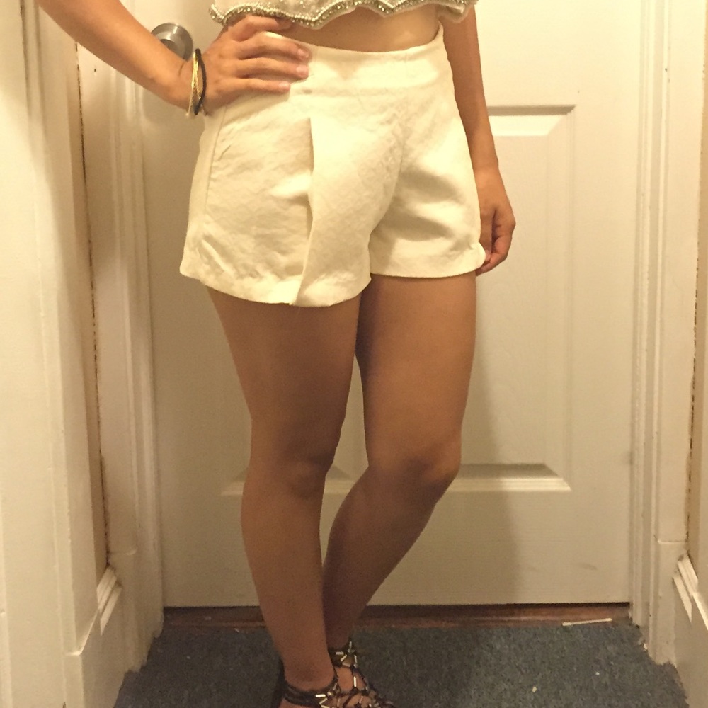 Shorts - Picture 3 of 4